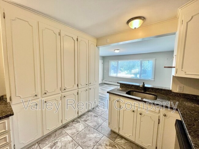 Photo - 72 Lyman St
