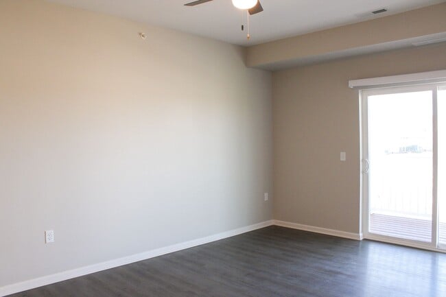 Photo - 3261 Redhawk St Unidad 06-307