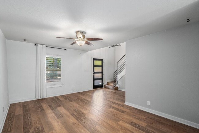 Photo - 6211 Manor Rd