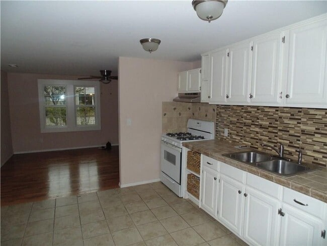 Photo - Available May 1st! 3-Bedroom, 2-Bathroom Home in downtown Springdale!