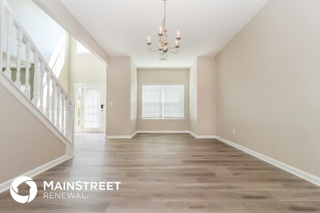 Photo - 315 Wellsley Ln