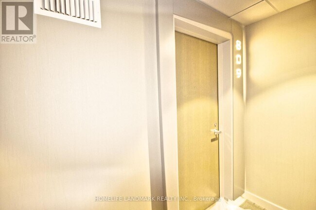 Photo - 1 Bloor St E Unit 809