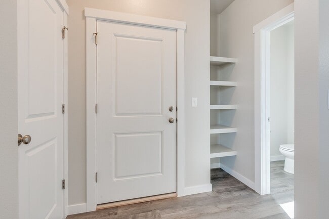 Building Photo - Adorable and Affordable Alley Load Home For Rent in Meridian!  A must see!