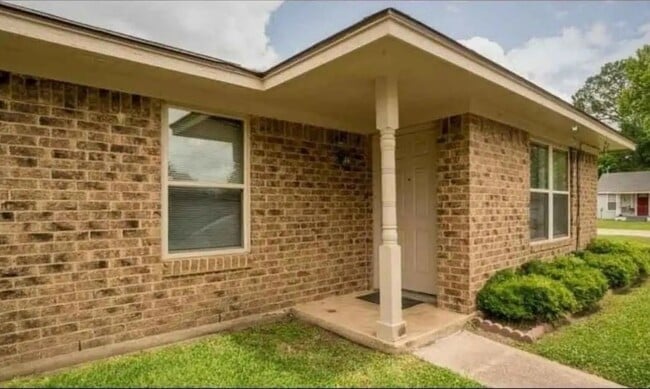 Building Photo - 140 Gerald St