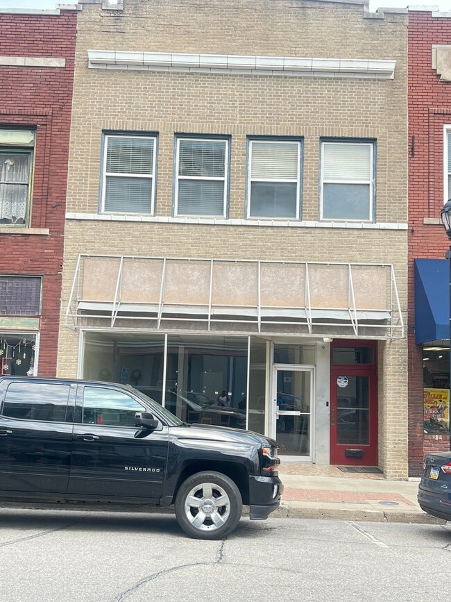 Building Photo - 408 Delaware St