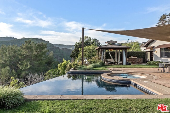 Building Photo - 2473 La Condesa Dr