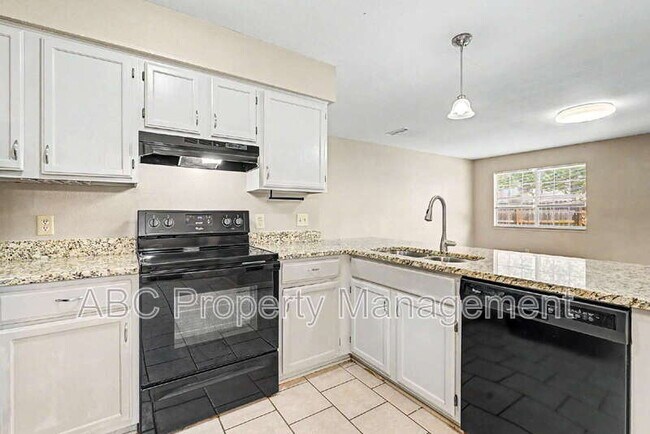 Photo - 3033 Mica St