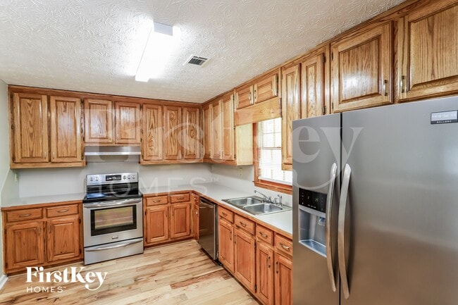 Photo - 960 Old Spring Way NE