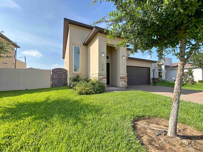 Photo - 218 John Irving Dr