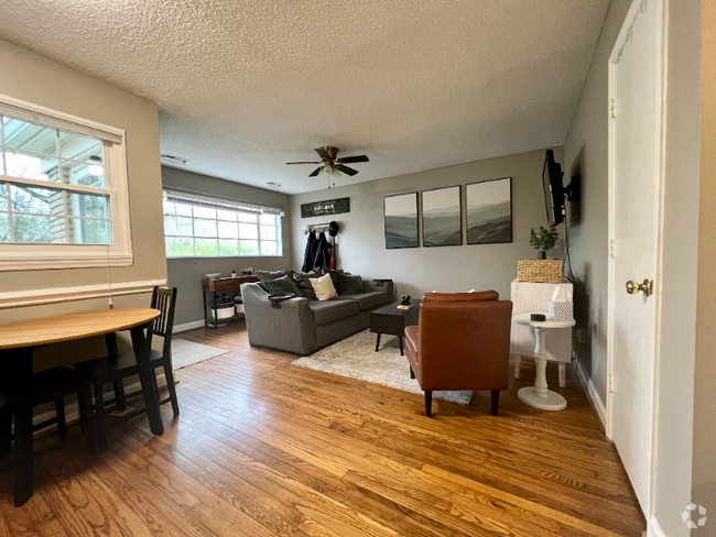 Building Photo - 1301 Richmond Pl Unit 1301 Rental