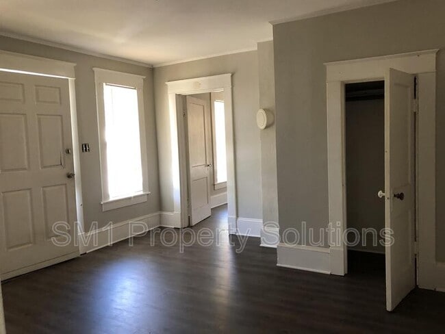 Photo - 2823 E Bessemer Ave