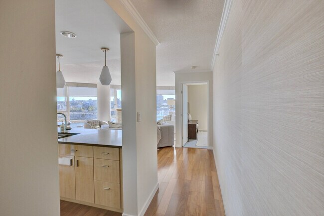 Photo - 1033 Marinaside Crescent Unit ID1345511P