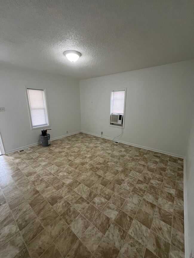 Photo - 3543-3549 S George St