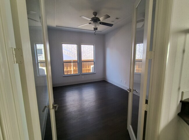 Photo - 962 Thoroughbred Ave