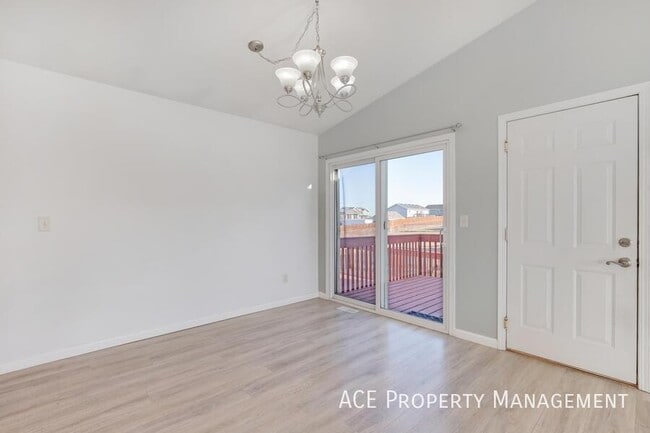 Photo - 240 Grandeur Ln