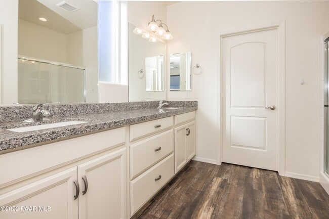 Photo - 1385 Warbler Wy
