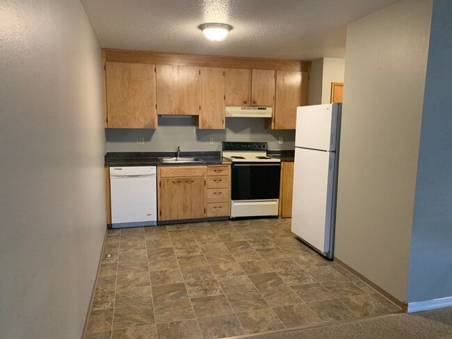 Building Photo - Walk To CWU, Bring The Pets & Enjoy Free WiFi! Unit 12