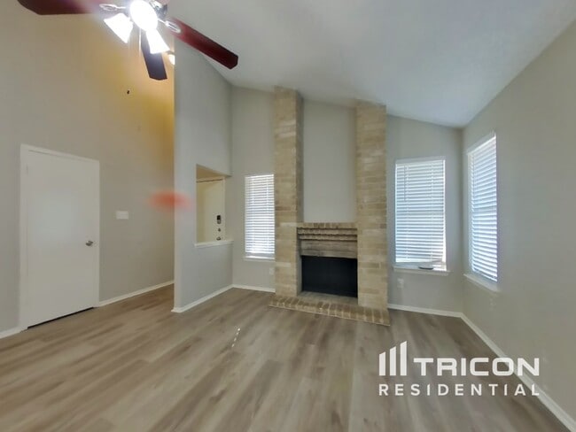 Photo - 3107 Lucida Ln