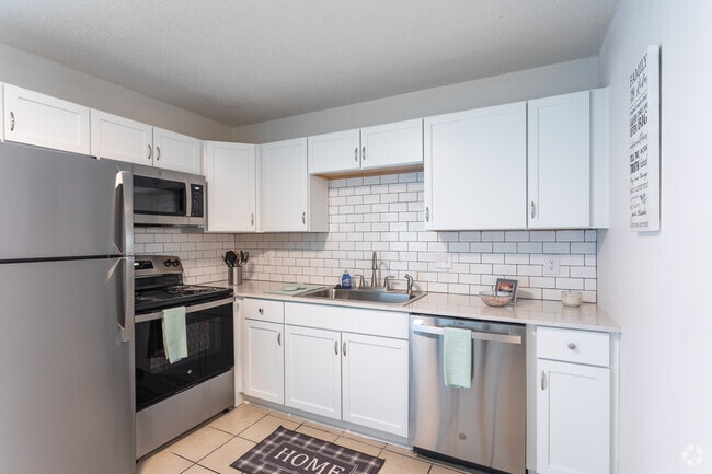 Kitchen - Summerville Apartments