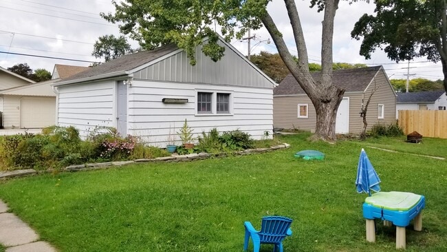 ¡Estacionamiento en garaje! - 3219 N 87th St