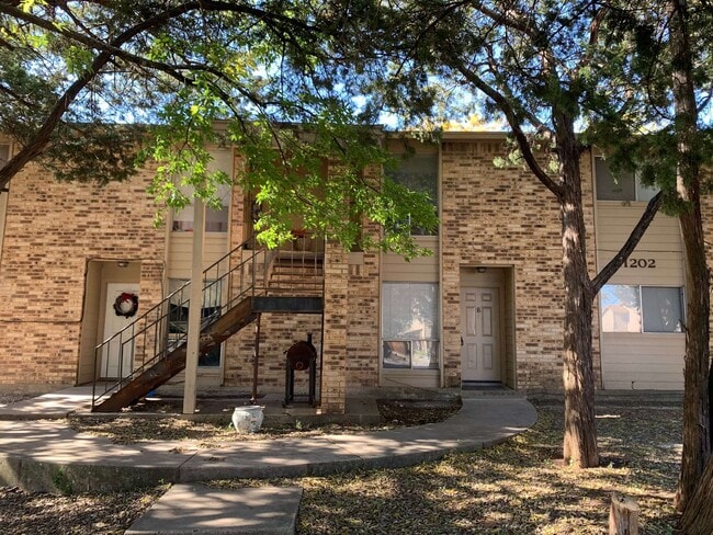 Building Photo - 1202 Boulder Run Unit #B
