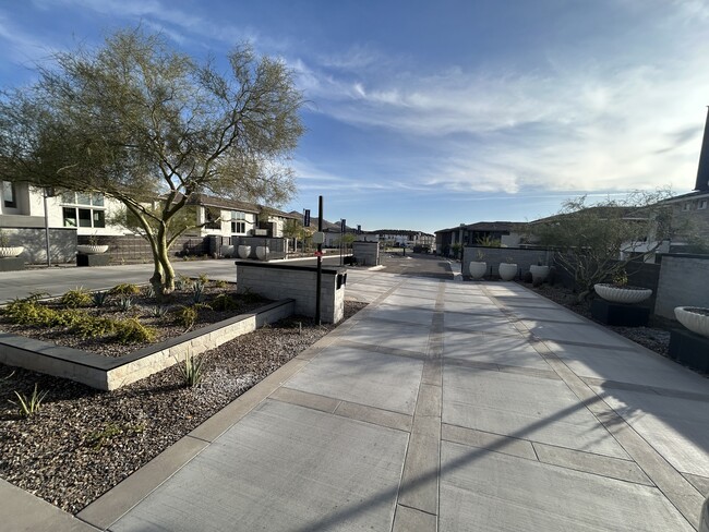 2121 W Sonoran Desert Dr