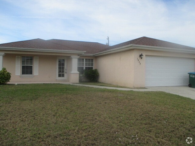 Building Photo - 1808 NW 2nd Pl Rental