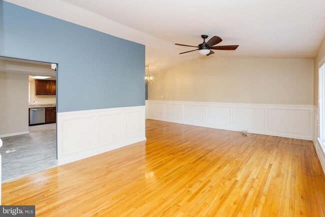 Building Photo - 8901 Beauchamp Dr