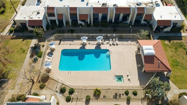 Photo - Beautiful 3-Bedroom Townhome in Northern Manor West