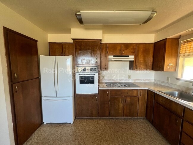 Photo - 5210 W Henry St