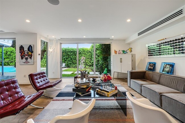 Photo - 130 SW 25th Rd