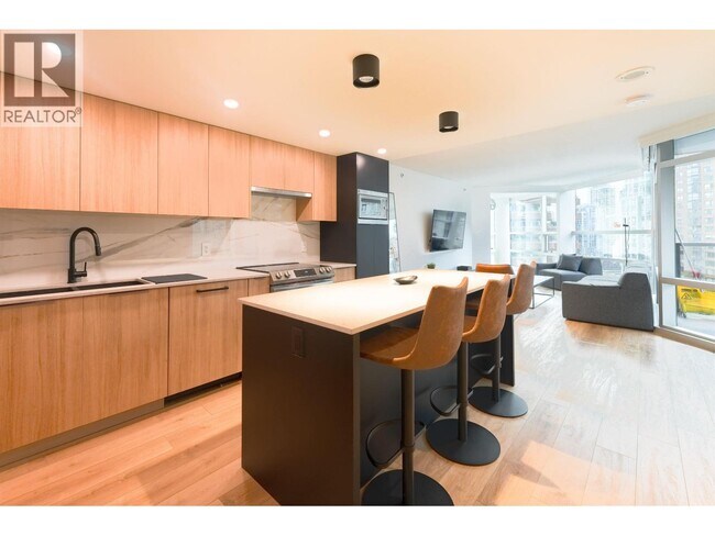 Photo - 1050 Burrard St