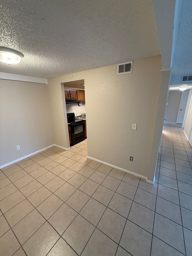 Photo - 3 Bed 2 Bath Available in Cottonwood Villas, Westminster Unit 204