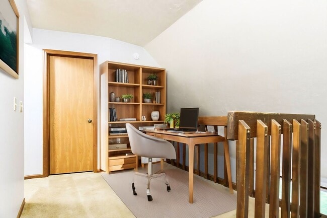 Building Photo - Spacious Townhouse Living Just Outside Dow... Unit Apt 211
