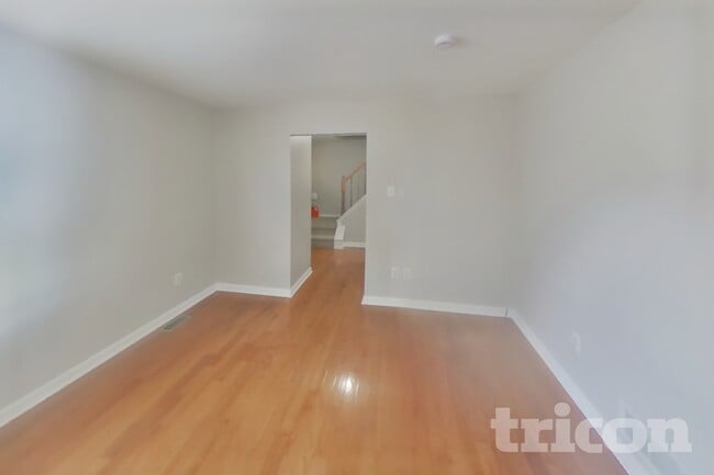Photo - 1206 Primrose Ln