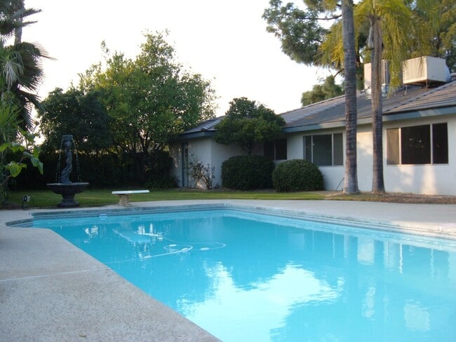 Photo - Beautiful 4 Bedroom House in NW Bakersfiel...