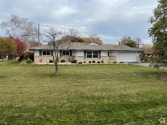 Building Photo - 630 Wilson Dr Rental