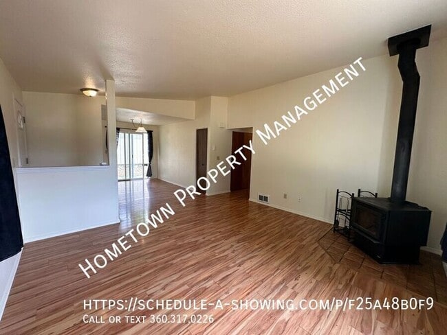 Photo - 717 Lucerne Ln SE