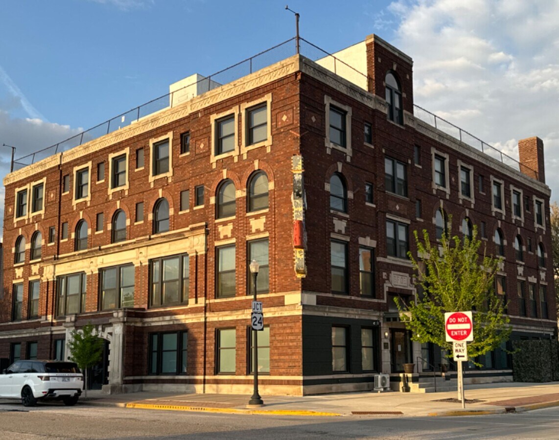 Spacious 1 Bedroom Apartment - Spacious 1 Bedroom Apartment Unit 404 - Large 1 Bed