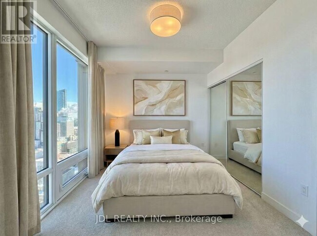 Photo - 238 Simcoe St