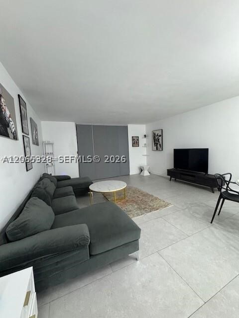 Building Photo - 300 NE 12th Ave Unit 607