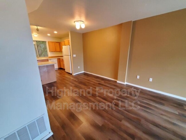 Photo - 322 NE Whitman St