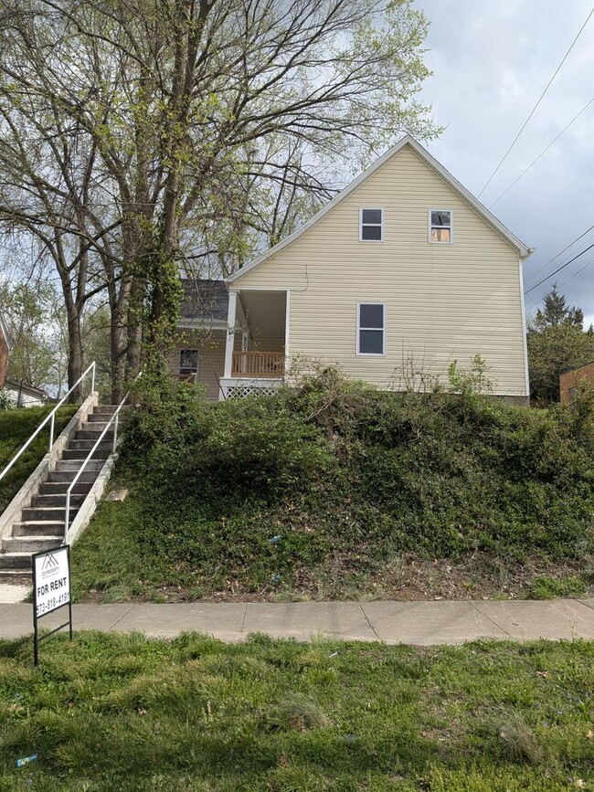 Building Photo - Cool 3 bed 2 bath House in Jeff City