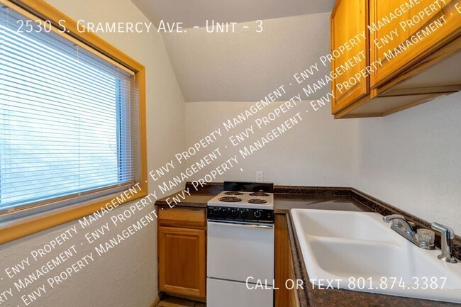 Photo - 2530 S Gramercy Ave Apartment Unit 3