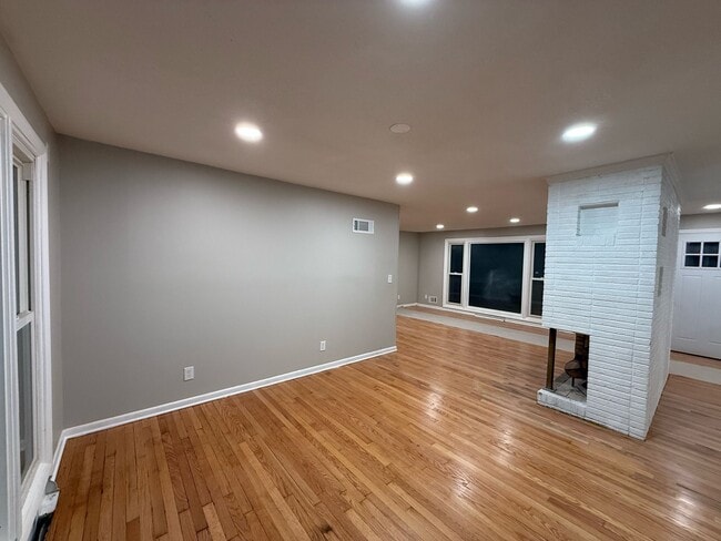 Photo - 9900 Richmond Dr