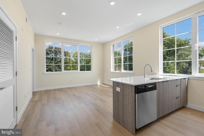 Building Photo - 1701 S 4th St Unit 406 Rental