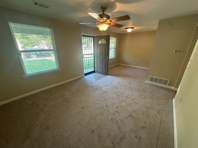 Photo - 1045 E Rossiland Cir