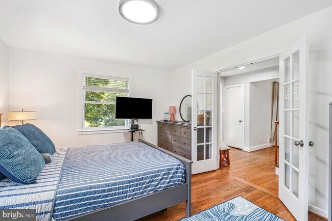 Photo - 7003 Wells Pkwy