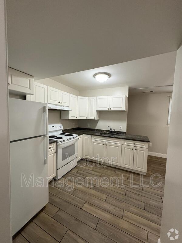 Building Photo - 2842 Dixwell Ave Rental