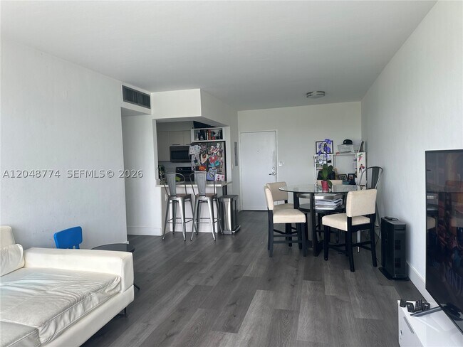 7441 Wayne Ave Unit 6B
